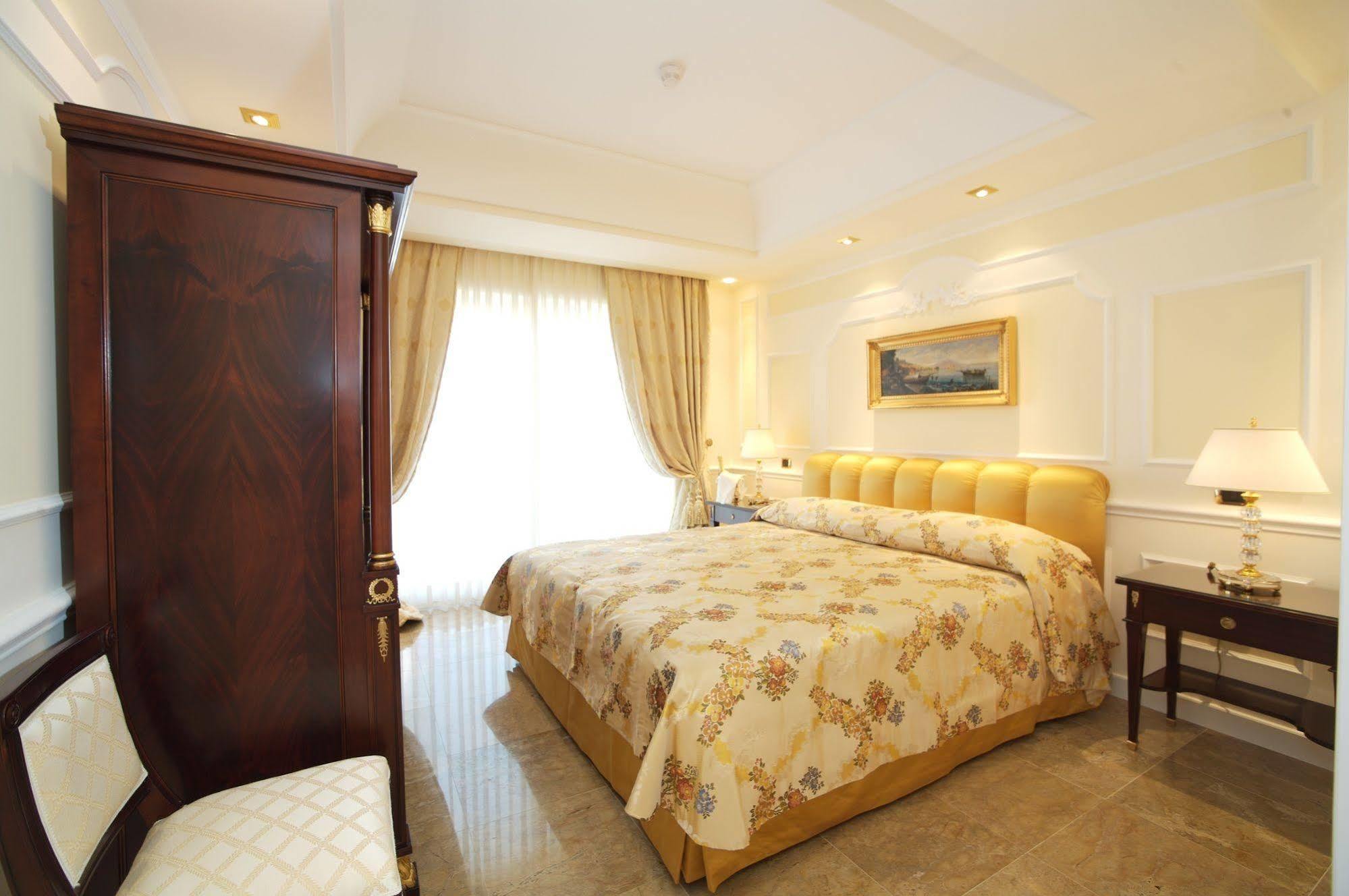 Hotel Ashley 라메지아 테르메 외부 사진